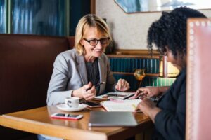 como-responder-al-telefono-en-un-despacho-de-abogados